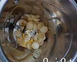 A picture of step 2 of Longan Smoothie.