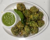 A picture of step 7 of Spinach Methi leaves bhajiya.