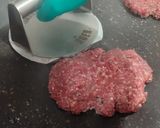 Foto del paso 8 de la receta: Smash Burger con Mayonesa de Humo y Cebolla Caramelizada en Pan Brioche