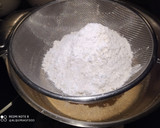 Foto del paso 3 de la receta: Bizcocho San Valentín de Nata Relleno de Mermelada con cobertura de Queso Crema