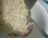 Foto langkah ke 3 dari resep Mie (instant) Kuah Susu.