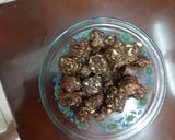 खजूर चॉकलेट रोल (Khajur chocolate roll recipe in marathi) रेसिपी स्टेप 3 फोटो