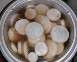 รูปขั้นตอนการทำที่ 4 ของ ก๋วยเตี๋ยวเกี๊ยวหมูต้มยำ (ฉบับเร่งด่วน)