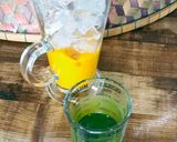 Gambar langkah 2 resipi Iced Mango Matcha Latte.