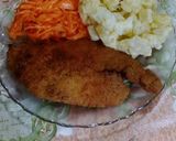 Foto del paso 6 de la receta: Milanesas de pollo con ensalada de papa y huevo
