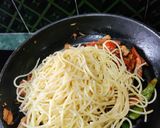 A picture of step 6 of Spaghetti Pasta Bolognese with Soya and Veggies.