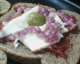 Foto del paso 2 de la receta: Pizzetas exprés de pan lactal y c/longaniza 🍕→(° °)ノ