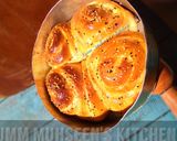 A picture of step 12 of Rose bread.