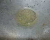 A picture of step 1 of Thakkali Chutney.