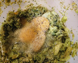 Foto del paso 3 de la receta: Tortitas de brócoli con amaranto en caldillo de jitomate