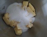 Foto langkah ke 1 dari resep Simple Cupcakes with icing vanilla flower decoration ala Venny.