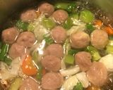 Foto langkah ke 7 dari resep Sayur sop bakso.