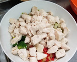 Foto del paso 4 de la receta: Tarta light de pollo, brócoli y champiñones!!! (SIN MASA)
