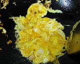 Foto langkah ke 3 dari resep Nasi goreng dengan bumbu rendang, rasanya pedas gurih! Cocok buat anak kos.