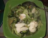 Foto langkah ke 2 dari resep Tumis brokoli baso ikan.