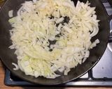 A picture of step 1 of Sausages and Mushrooms Pasta.