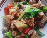 Foto langkah ke 9 dari resep Oseng ati ayam bakso sapi dan sawi.