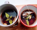 Hình bước làm 1 của món Masala chai tea (trà sữa thảo mộc Ấn Độ)