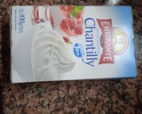 Foto del paso 5 de la receta: Pionono con crema y 💚🍓🍓🍓 Frutillas 🍓🍓🍓💚🍓🍓🍓