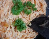 Foto langkah ke 6 dari resep Creamy Pink Pasta Low Budget ala Mie Pipih by : Jesslyn Orlane.