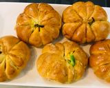 A picture of step 4 of Pumpkin Stuffed Bun.