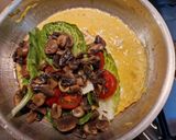 Töltött, zöldséges-sajtos omlett recept fázis 5 fotója