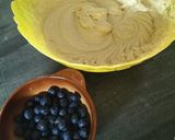 Foto del passaggio 5 della ricetta Plumcake ai mirtilli e limone