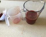 Foto del paso 2 de la receta: Cóctel de vino con cerezas y frutillas