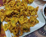 A picture of step 2 of Onion and potatoes pakoras.