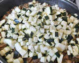 Foto del paso 2 de la receta: Tortilla de calabacín, al horno, rellena de salmón y queso