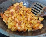 Foto langkah ke 4 dari resep Udang & Kentang Balado.