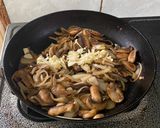 Foto langkah ke 8 dari resep Chicken Stroganof with Coconut Milk /santan.