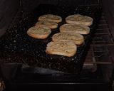 Foto del paso 7 de la receta: Pan con manteca a las hierbas y queso (al horno)