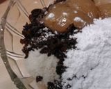 Kókuszos-mazsolás golyó, a kókusztej készítése során megmaradt masszából recept fázis 2 fotója