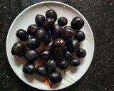 A picture of step 1 of Jamun Juice.