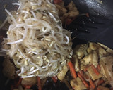 Foto del paso 1 de la receta: Guisado de pollo salteado
