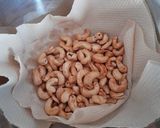 Foto langkah ke 3 dari resep Kacang mete goreng.