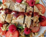 Foto del paso 8 de la receta: Ensalada de pollo con fresas