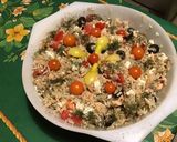 Une image de l'étape 13 de Salade de riz thon blanc, oignon de roscoff, feta, olives, tomates.