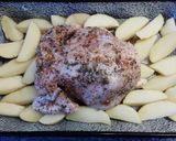 #XVIII. Egészben sült fűszeres csirke, kakukkfüves burgonyával, tepsiben sütve recept fázis 2 fotója