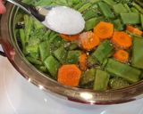 A picture of step 3 of Boiled Green Beans and Carrots.
