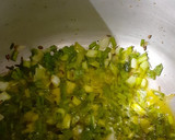 हरे प्याज़ आलू की सब्जी (Hare pyaz aloo ki sabzi recipe in hindi) रेसिपी चरण 1 फोटो