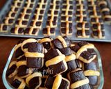 Foto langkah ke 11 dari resep #21 Chocolate Stick Cookies #BikinRamadhanBerkesan.