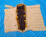 Foto langkah ke 3 dari resep Pastry Banana Chocolate.