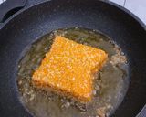 Foto langkah ke 6 dari resep Sandwich Goreng Isi Kentang Sosis.