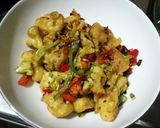 Foto langkah ke 4 dari resep Kembang Kol Goreng Tumis Mercon.