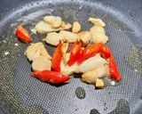 A picture of step 3 of Garlic Clam Pasta.