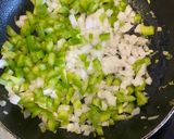 Foto del paso 1 de la receta: Arroz integral con pollo con azafrán