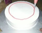 A picture of step 5 of Winter theme cake.