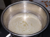 Postre helado de mousse